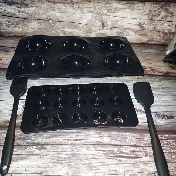 Black Silicone Baking Set - Picture 1 of 4
